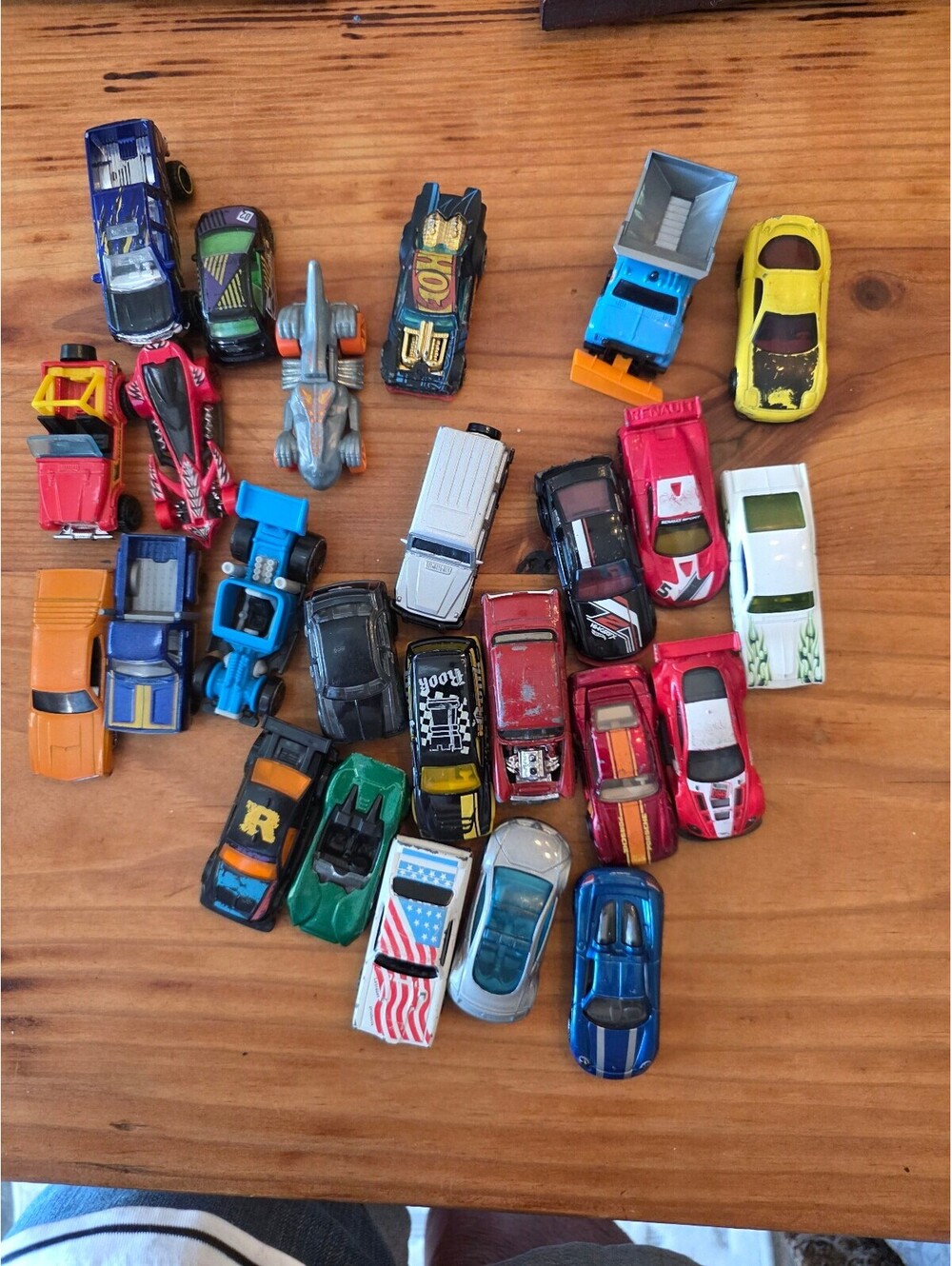 Lot of 25 Assorted Die-Cast Toy Cars and Trucks - Mixed Styles and Colors